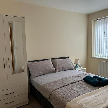 Rooms 7 Minutes From Etihad Manchester Buitenkant foto