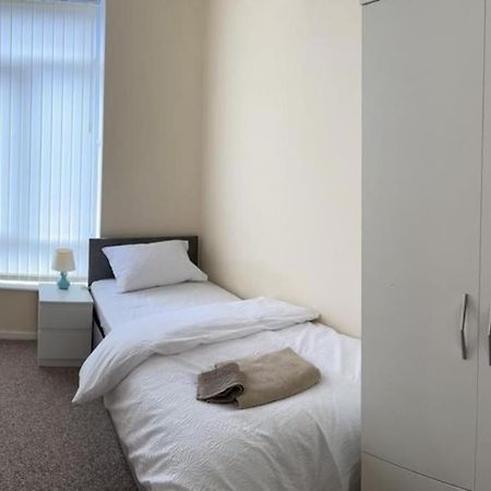 Rooms 7 Minutes From Etihad Manchester Buitenkant foto