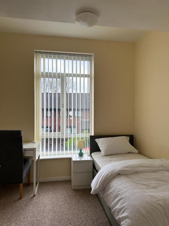 Rooms 7 Minutes From Etihad Manchester Buitenkant foto
