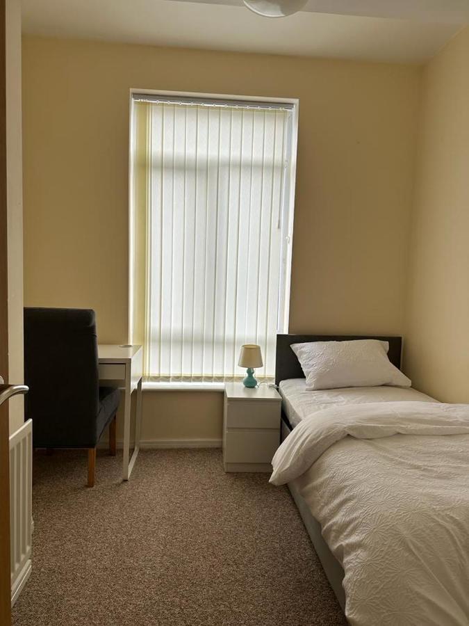 Rooms 7 Minutes From Etihad Manchester Buitenkant foto